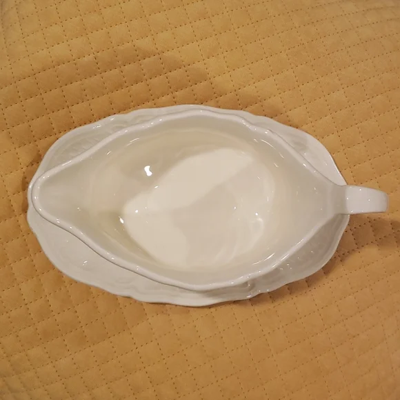 Gein China Pont Au Choux Cream Sauce Boat